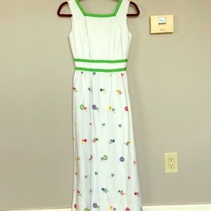 Vintage white dress with embroidery